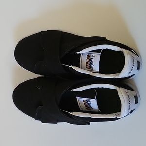 Goats Canvas Sneakers, with velcro. Size 8.5 black. NEW NO TAG